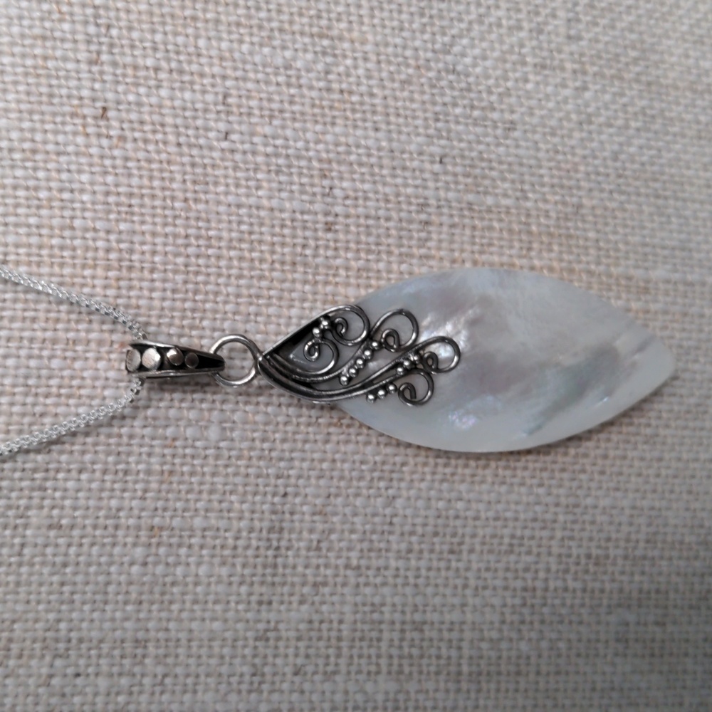 New Mother Of Pearl Sterling Silver Pendant Necklace, Bali Dainty 20" Box Chain